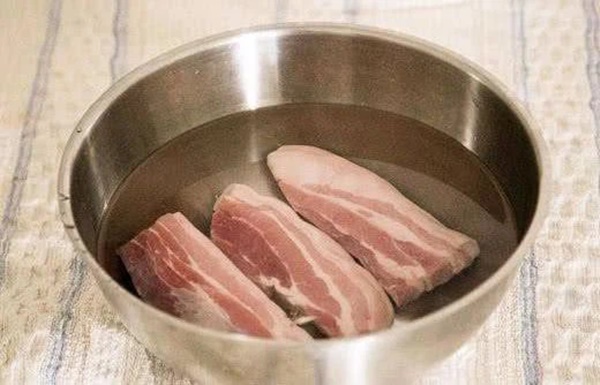 Người Việt cần bỏ ngay 4 kiểu rã đông thịt cá đầy tai hại này vì sẽ khiến thức ăn mất chất lại sản sinh thêm độc tố-3
