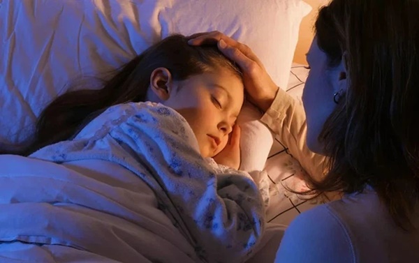 6 tác nhân kích thích dậy thì sớm ở trẻ có mặt ngay trong gia đình, bố mẹ cần phải kiểm soát chặt-6