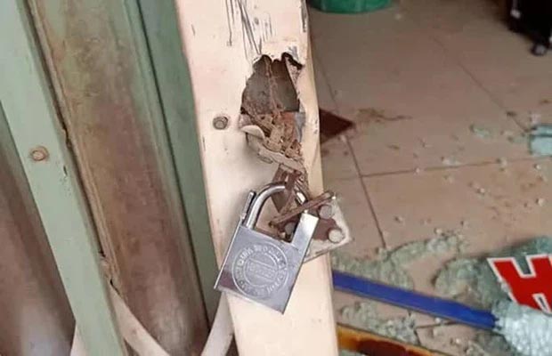 Khóa trái cửa, đổ xăng đốt tiệm cắt tóc nhằm sát hại cả nhà người yêu-2