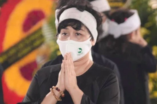 Chồng mất chưa đầy 49 ngày, NSND Minh Hằng lại chịu nỗi đau mất cha