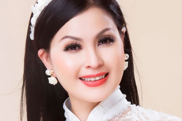 Diễn viên từng lộ clip nóng Yến Vy khoe loạt ảnh mới: Thân hình và nhan sắc so với 16 năm trước liệu có thay đổi?-8