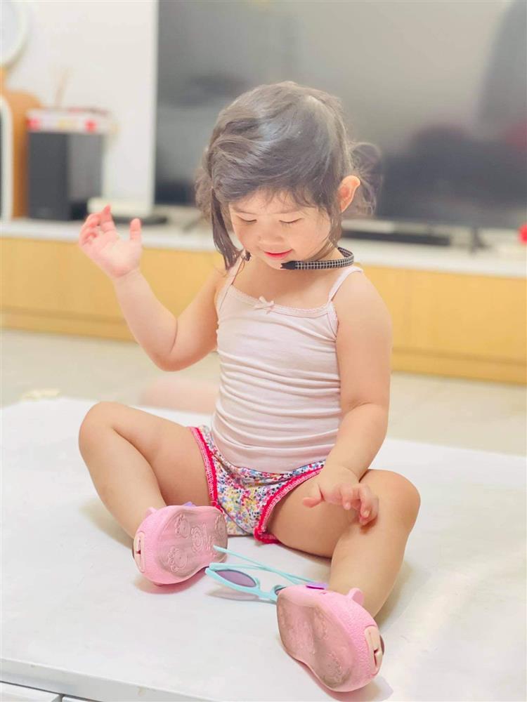 Nữ diễn viên chuyên đóng vai ác, từng là nữ hoàng nội y giờ là mẹ đơn thân bí ẩn nhất showbiz với cách dạy con đáng ngưỡng mộ-4