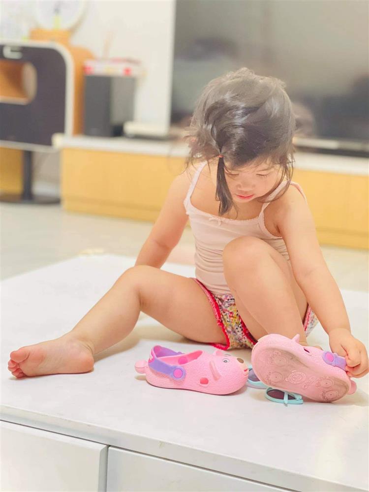 Nữ diễn viên chuyên đóng vai ác, từng là nữ hoàng nội y giờ là mẹ đơn thân bí ẩn nhất showbiz với cách dạy con đáng ngưỡng mộ-6