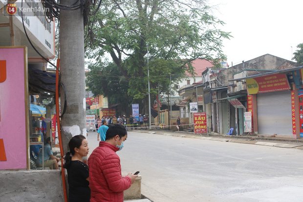 Hà Nội: Người dân bàng hoàng kể lại giây phút hố tử thần khổng lồ xuất hiện, nuốt chửng cây lộc vừng và khiến 20 hộ phải sơ tán-7