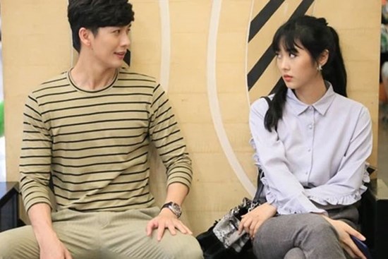 Cưới anh chàng từng yêu thầm mình sau vài tháng hẹn hò, lúc cử hành hôn lễ, chú rể lặng người nghe tiếng gọi phía sau: “Còn mẹ con em thì sao”