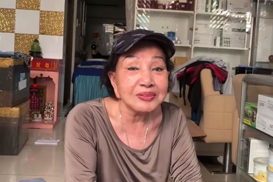 Cô đơn bên Mỹ, con không quan tâm, nghệ sĩ Hồng Nga về nước ở tuổi 75