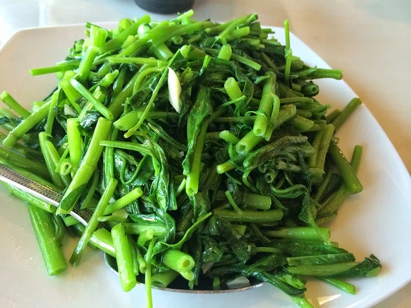 Lời đồn về rau muống hút thuốc trừ sâu và nhiễm kim loại nặng: Ăn lâu dài có gây bệnh không?-1