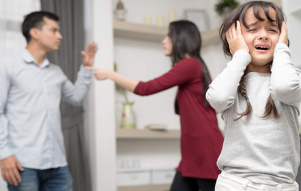 4 điều cha mẹ không được làm trước mặt con cái để tránh bị sụp đổ hình tượng, lại giúp trẻ không bị lệch lạc nhận thức-1