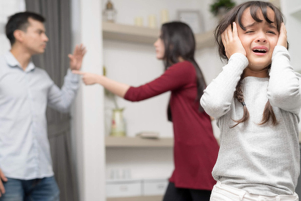 Bốn điều cha mẹ không được làm trước mặt con cái để tránh bị sụp đổ hình  tượng | Tin tức Online