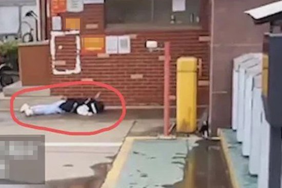 Người phụ nữ bị hành hung và đâm chết giữa phố, hình ảnh nạn nhân tại hiện trường gây ám ảnh, khiến ai cũng phẫn nộ