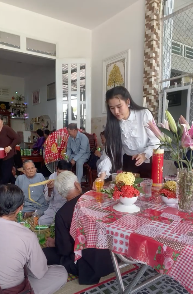 Tròn 100 ngày NS Vân Quang Long vĩnh viễn ra đi: Xót va cảnh vợ trẻ con thơ đội khăn trắng, Lâm Vũ về quê thăm mộ bạn quá cố-1