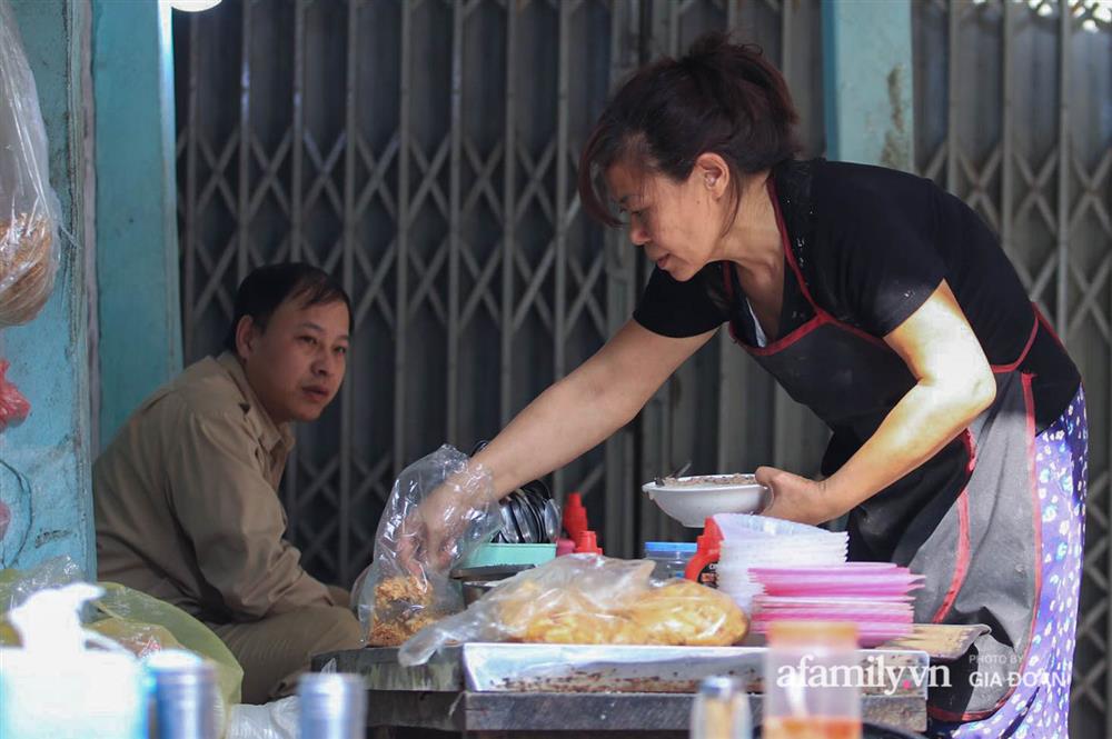 Bà chủ quán bị khách tố bán cháo sườn có cả họ nhà giòi lúc nhúc bên trong lên tiếng: Tôi bán hàng 30 năm nay chưa có ai chê trách gì-5