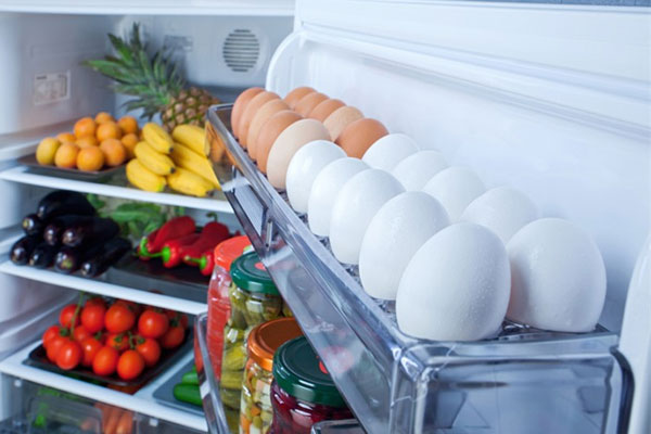 Đặt trứng ở cánh cửa tủ lạnh là sai lầm kinh điển khiến cho trứng nhanh hỏng, mất sạch chất dinh dưỡng-1
