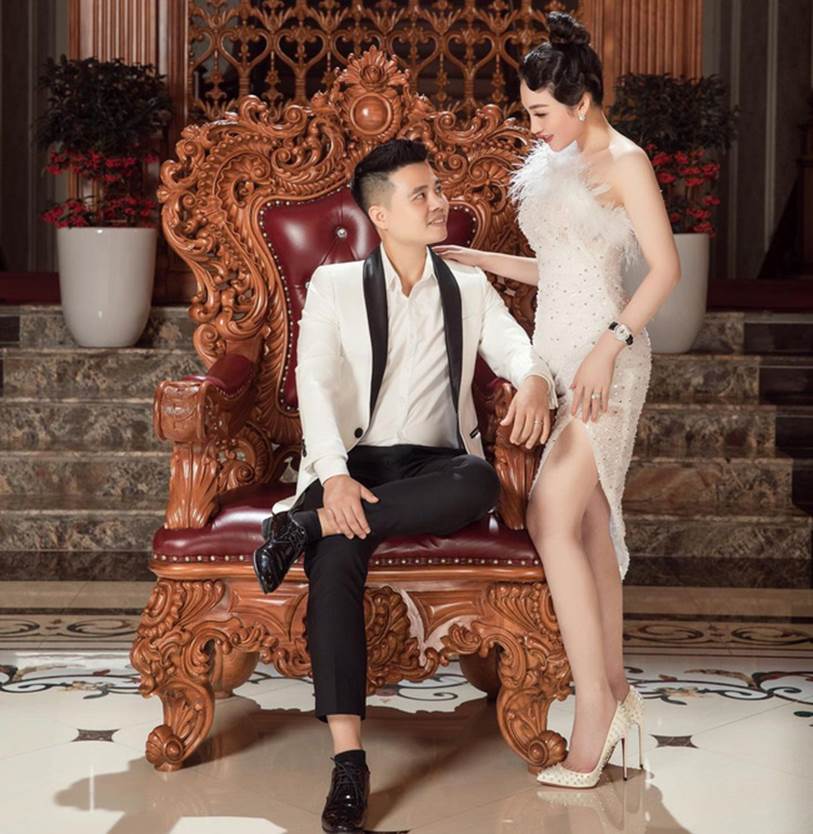 Cô dâu 200 cây vàng ở Nam Định khoe được chồng tặng chiếc đồng hồ thương hiệu nhà giàu có giá trị bằng cả căn chung cư-2