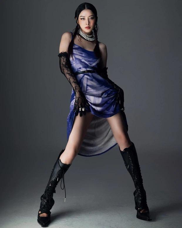 Chi Pu bị soi hõm ngực thiếu tự nhiên-4