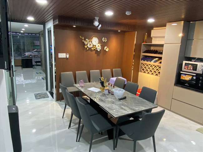 Vợ đại gia bất động sản của diễn viên Kinh Quốc vừa bị bắt giàu có cỡ nào?-11