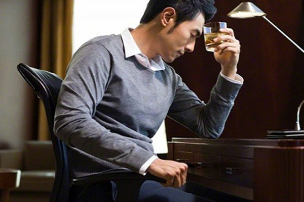 Ngày sinh nhật, chồng tặng một đôi giày, tôi hớn hở đến trung tâm mua sắm đổi size khác để rồi òa khóc nức nở khi nghe điều nhân viên bán hàng nói-4