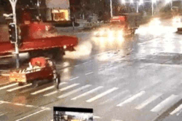 Người đàn ông 2 lần thoát chết chỉ trong vài giây-1