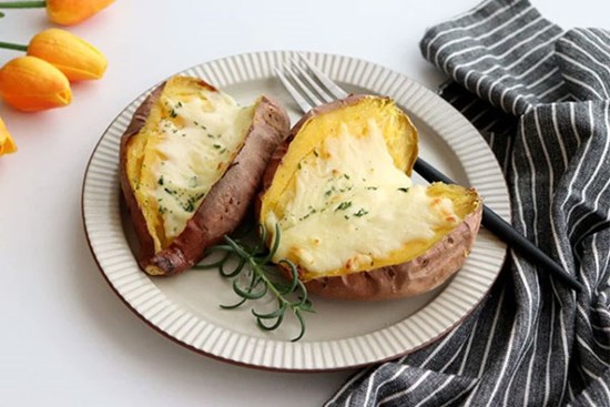 2021 rồi, khoai lang đừng luộc nữa, nướng lên thế này thì đảm bảo hết vèo vèo!