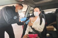 Vợ Baggio - Hot mom Quỳnh Trâm tiết lộ hành trình đưa gia đình đi tiêm vắc xin chống Covid tại Mỹ, đã từng bị tác dụng phụ đến uống thuốc giảm đau