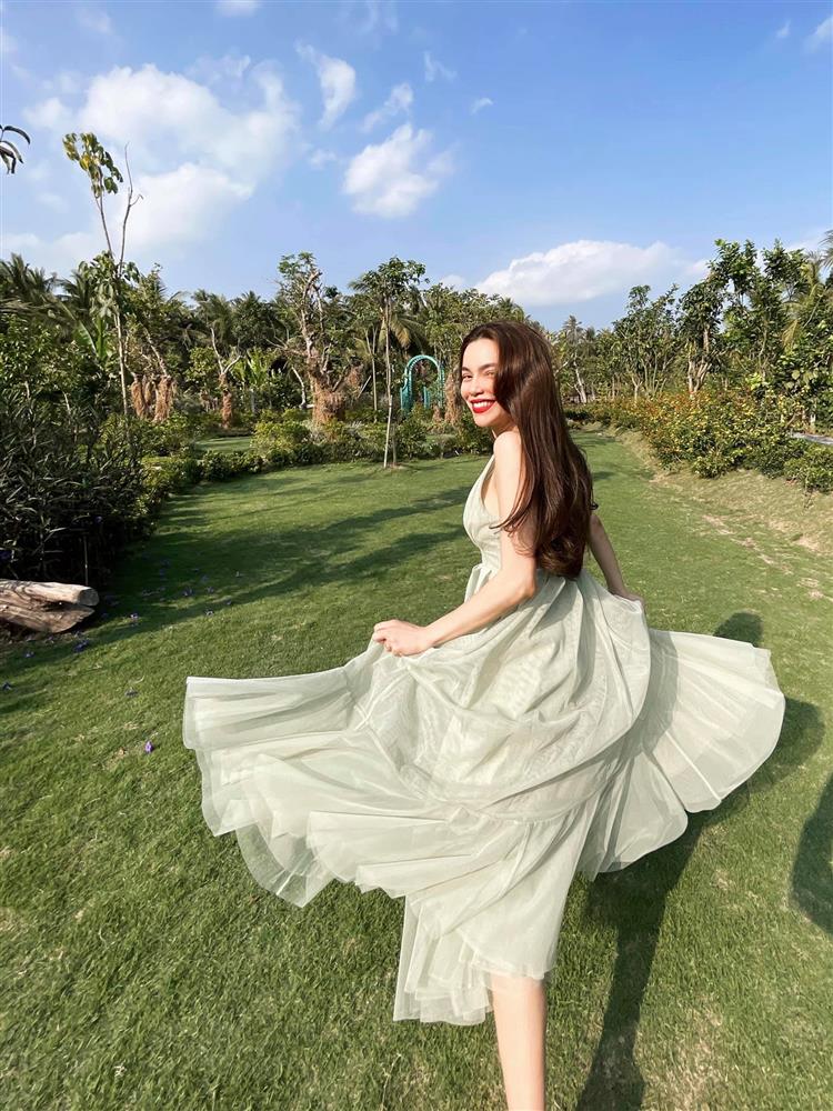 Hà Hồ có cả loạt ảnh sống ảo đỉnh cao nhờ kiểu váy này, chị em muốn học theo cũng cực dễ-2