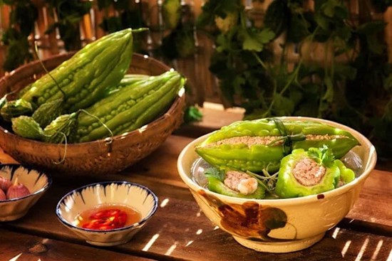 Cách làm canh khổ qua dồn thịt ngọt nước ai ăn cũng khen tấm tắc