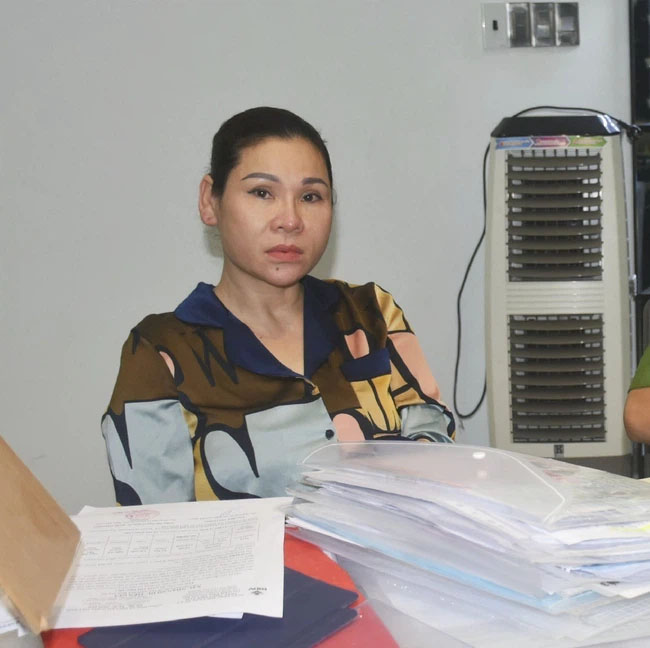 Nữ đại gia Vũng Tàu - vợ diễn viên nổi tiếng vừa bị bắt liên quan thế nào đến ông chủ biệt thự dát vàng Thiện soi?-1