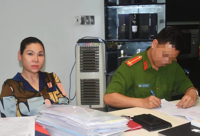Nữ đại gia Vũng Tàu - vợ diễn viên nổi tiếng vừa bị bắt liên quan thế nào đến ông chủ biệt thự dát vàng Thiện soi?-3