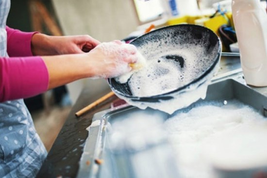 5 mẹo rửa bát sạch, đánh tan các vết bẩn khó nhằn