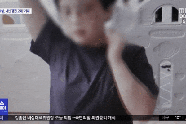 Bé gái 10 tuổi bị dì dượng nhấn nước đến chết, hình ảnh cuối đời không thể điều khiển được cánh tay của đứa trẻ gây xót xa