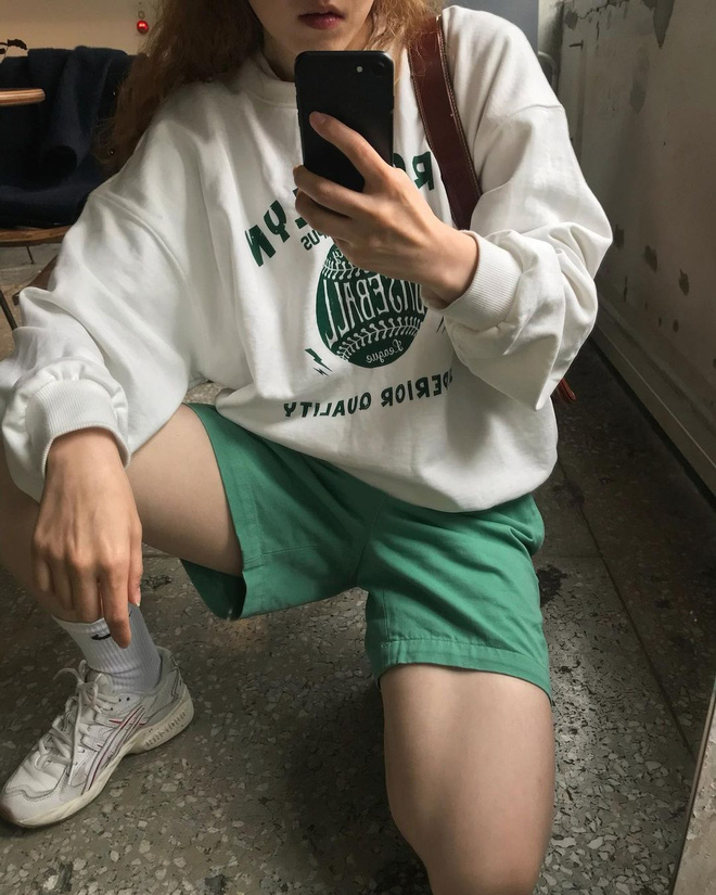 Xanh lá chính là màu hot trend hè này: Chị em mệnh Kim, Mộc, Hỏa nên sắm ngay những món trendy sau đây-5