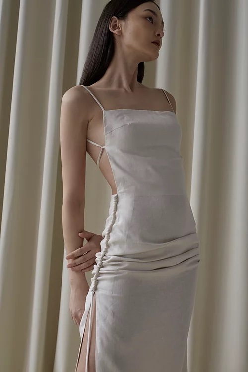 Hà Tăng diện đồ sexy quá nhưng sao cứ giống váy áo của Gigi Hadid thế nhỉ?-2