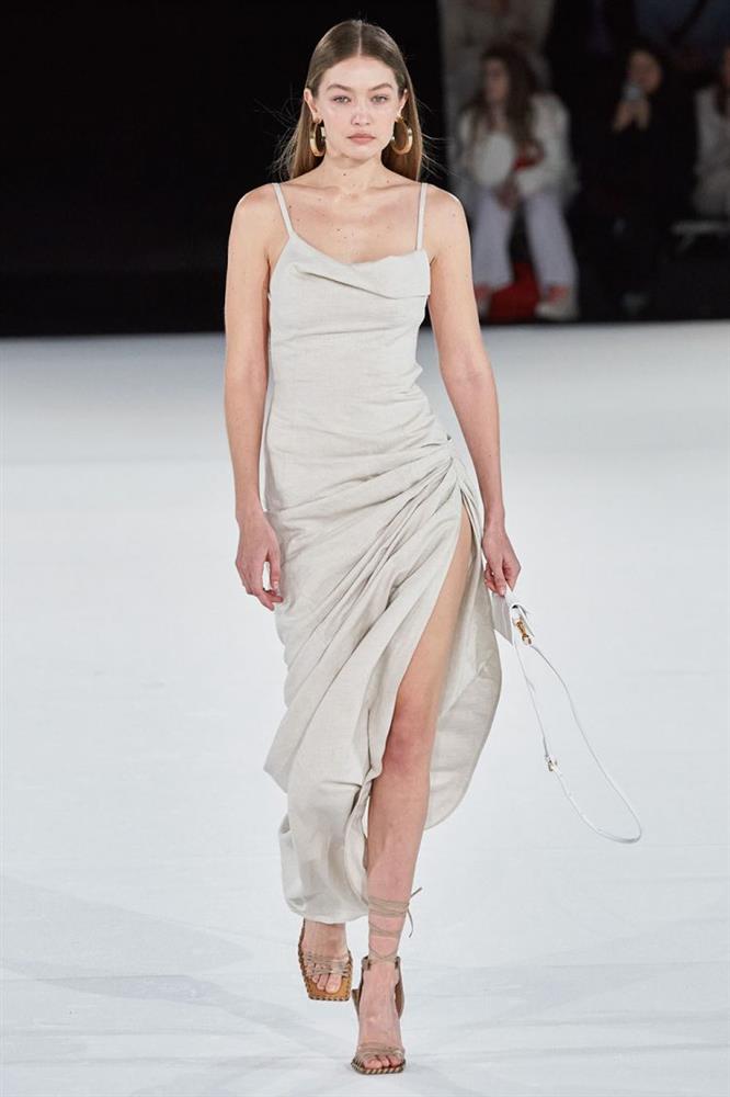 Hà Tăng diện đồ sexy quá nhưng sao cứ giống váy áo của Gigi Hadid thế nhỉ?-4