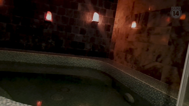 Thâm nhập thế giới massage sung sướng ở Hà Nội: Các nữ nhân viên khỏa thân bơi, nhảy và kích dục cho khách, giá cao nhất 10 triệu đồng-6