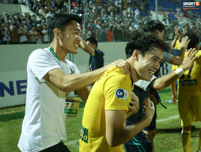 Lễ ăn hỏi Xuân Trường - Nhuệ Giang: Cô dâu chú rể lộ diện, trai tài gái sắc xứng đôi-22