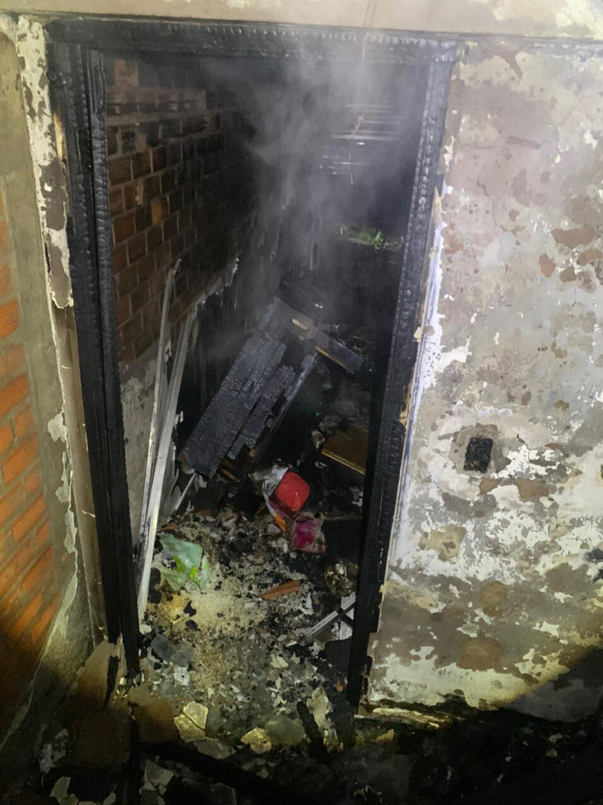 TP.HCM: Cháy nhà 3 tầng vào rạng sáng, 5 người mắc kẹt kêu cứu-2