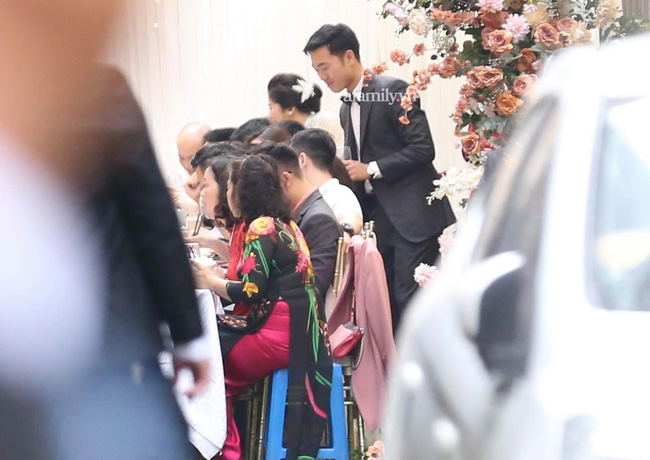 Lễ ăn hỏi Xuân Trường - Nhuệ Giang: Cô dâu chú rể lộ diện, trai tài gái sắc xứng đôi-1