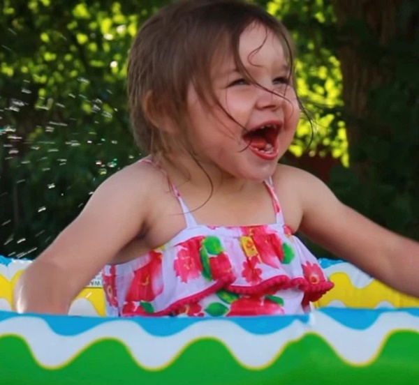 Thấy con chỉ ngủ 20 phút mỗi đêm, 1,5 giờ/ngày, cha mẹ đưa con đi khám rồi chết sững khi nghe bác sĩ kết luận-3