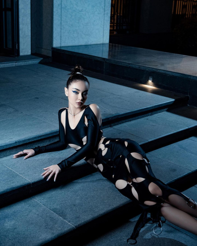 Chi Pu diện váy cut-out lộ cả khuôn ngực nhưng vẫn dưới cơ 1 cô nàng bốc lửa chẳng kém-12