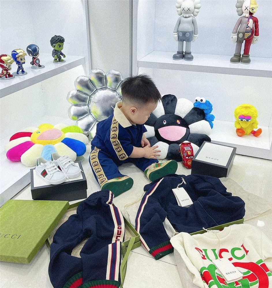 Khi rich kid lên chức phụ huynh, độ giàu sang thể hiện ngay từ khoản sắm đồ hiệu cho con-12