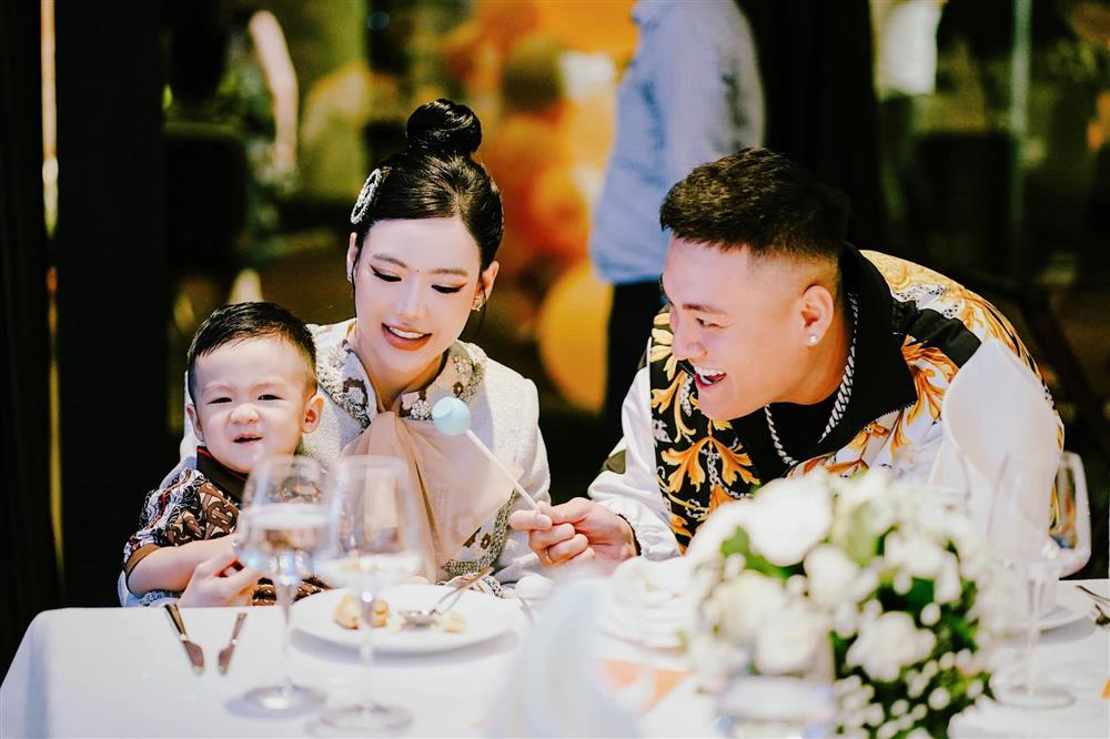 Khi rich kid lên chức phụ huynh, độ giàu sang thể hiện ngay từ khoản sắm đồ hiệu cho con-13