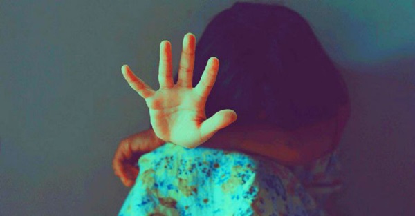 Bé gái 9 tuổi bị cha dượng biến thành nô lệ tình dục bằng các hành vi bệnh hoạn, tình trạng hiện tại của nạn nhân thật xót xa-1