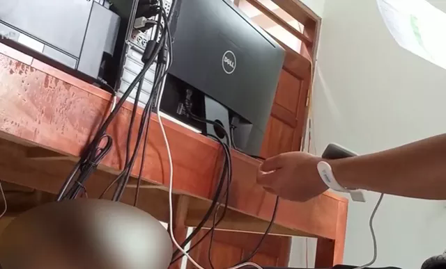 Thần y chữa bách bệnh bằng máy kẹp cả thế giới mới có một cái-2