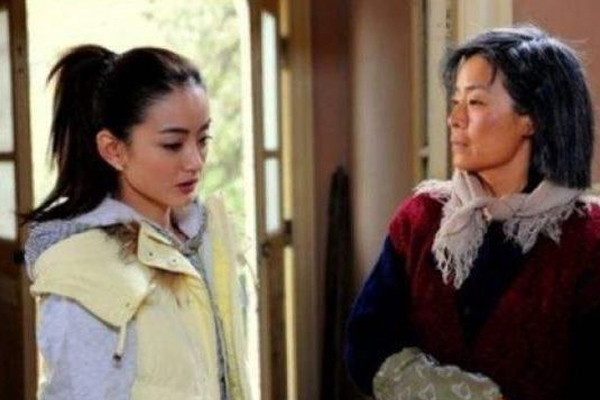 Chị dâu sinh con trai được mẹ chồng chăm sóc hàng ngày, một hôm chị mang trứng sang thăm tôi sinh con gái, tôi đã khóc sau khi mở nó ra-1