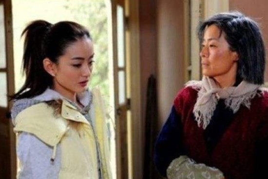 Chị dâu sinh con trai được mẹ chồng chăm sóc hàng ngày, một hôm chị mang trứng sang thăm tôi sinh con gái, tôi đã khóc sau khi mở nó ra