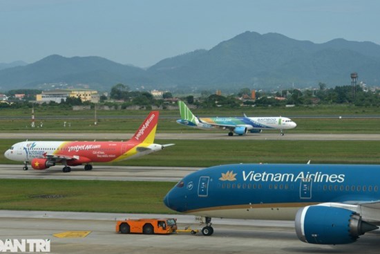 'Cháy' vé máy bay dịp 30/4 - 1/5, khách 'đổ xô' tới các điểm du lịch
