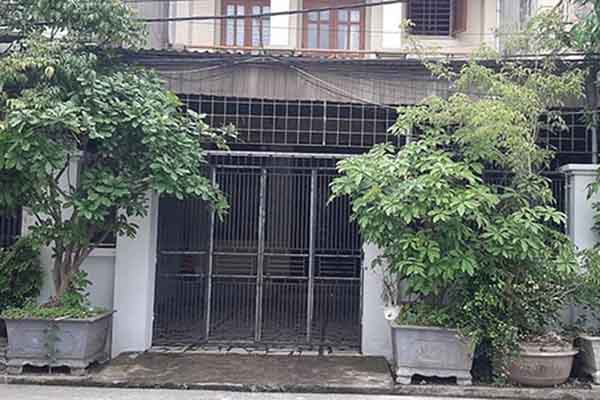 Vụ người phụ nữ nghi bị tạt axit trước cửa nhà: Bắt nghi phạm là 1 đôi nam nữ-2