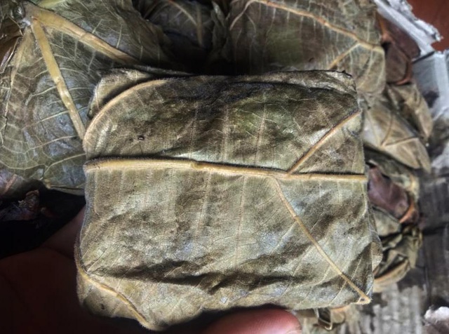 Năm chỉ có một lần, khách xếp hàng chờ mua loại bánh chi chít trứng kiến-2