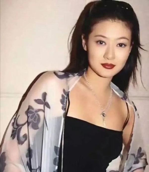 Cuộc đời bi thảm của nữ hoàng phim cấp 3 Hoa ngữ: Mẹ ruột ép đóng phim người lớn, yêu cha nuôi và cái kết thảm ở tuổi 29-2