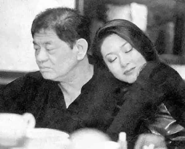 Cuộc đời bi thảm của nữ hoàng phim cấp 3 Hoa ngữ: Mẹ ruột ép đóng phim người lớn, yêu cha nuôi và cái kết thảm ở tuổi 29-10